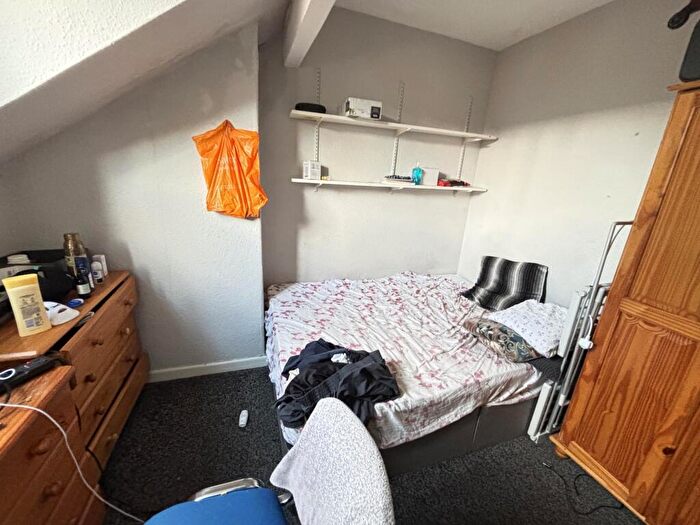 5 Bedroom House To Rent In Hessle Avenue, Leeds, LS6