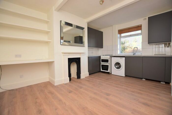1 Bedroom Detached House To Rent In Hammerton Grove, Pudsey, Leeds, West Yorkshire, LS28