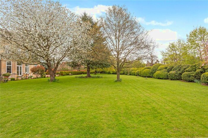 2 Bedroom Flat For Sale In Ware Park, Ware, SG12