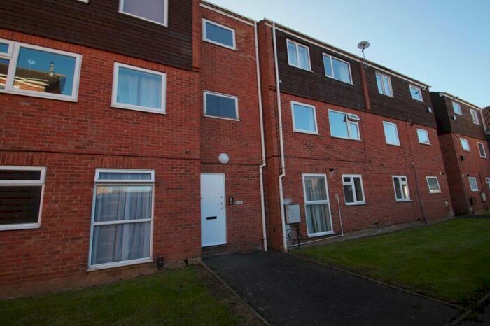 1 Bedroom Flat To Rent In Rochford Gardens, SL2