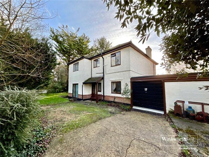 4 Bedroom Detached House For Sale In Chewton Common Road, Highcliffe, Christchurch, Dorset, BH23