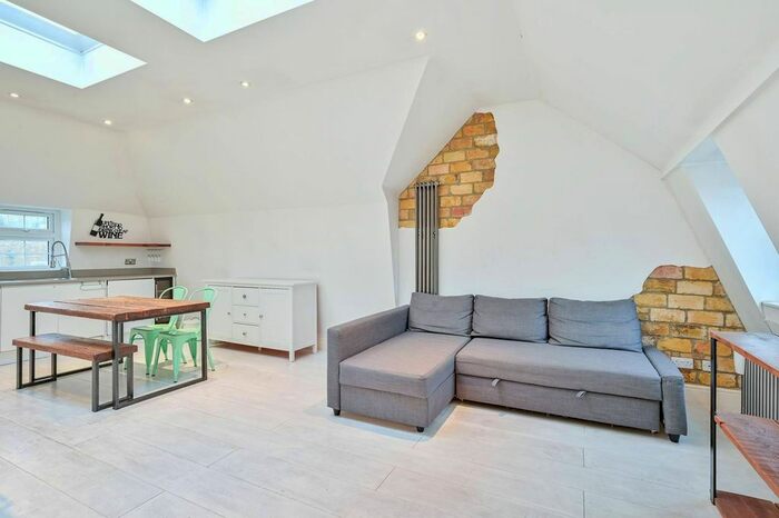 2 Bedroom Flat To Rent In West Hill, West Hill, London, SW18