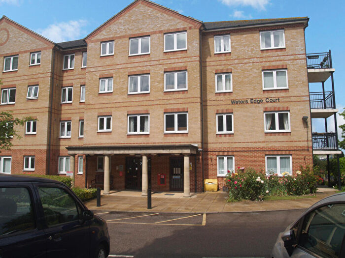 1 Bedroom Apartment For Sale In Waters Edge Court, Erith, DA8