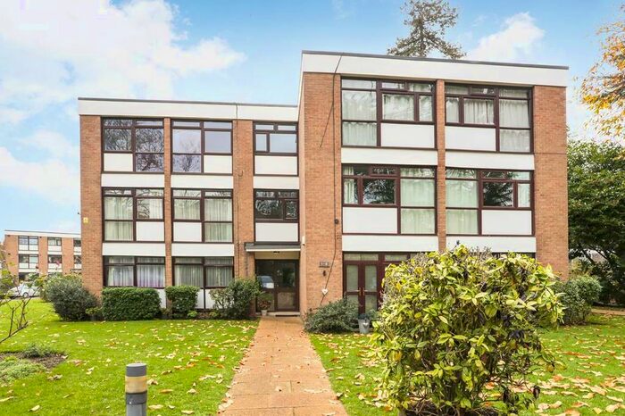 2 Bedroom Flat To Rent In Beechcroft Manor, Weybridge, KT13