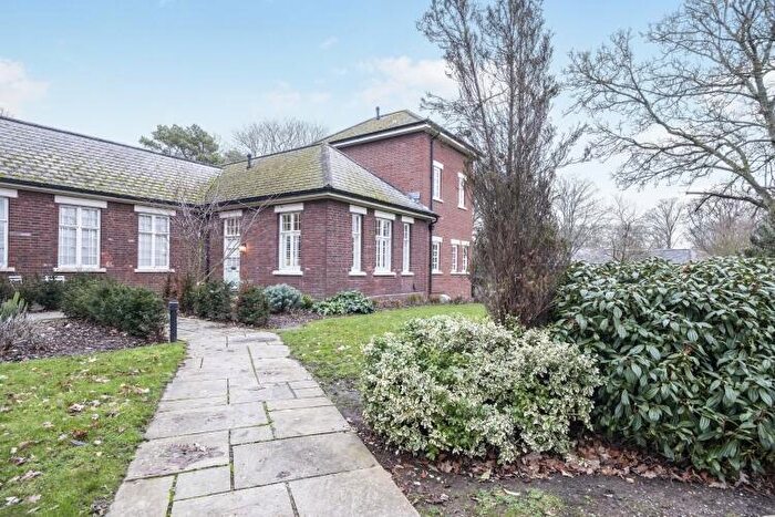 2 Bedroom Detached Bungalow To Rent In Garden Quarter, OX27