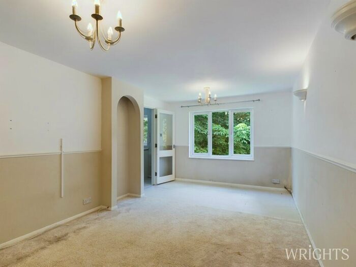 2 Bedroom Apartment For Sale In Tudor Close, Hatfield, AL10