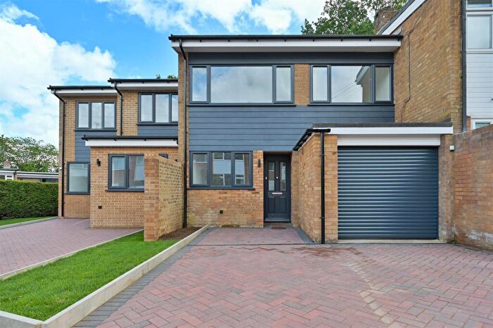 3 Bedroom Terraced House For Sale In Wells Close, Harpenden, AL5