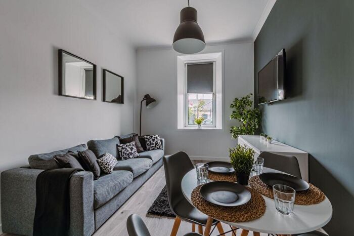 2 Bedroom Flat To Rent In Silverdale Street, Glasgow, G31