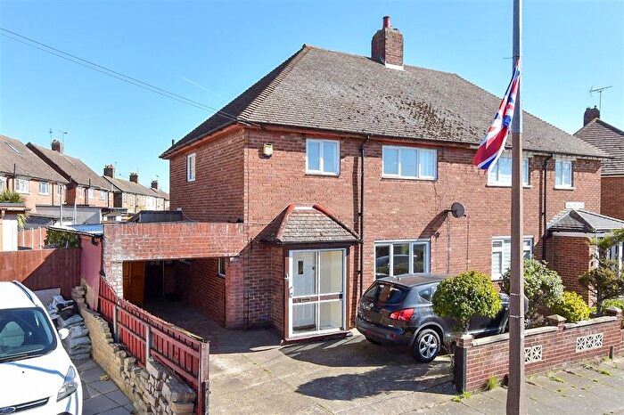 3 Bedroom Semi Detached House For Sale In Hall Crescent, Aveley, South Ockendon, Essex, RM15