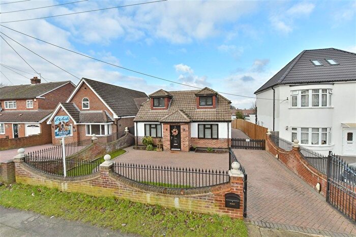 4 Bedroom Chalet For Sale In Chestnut Avenue, Walderslade, Chatham, Kent, ME5
