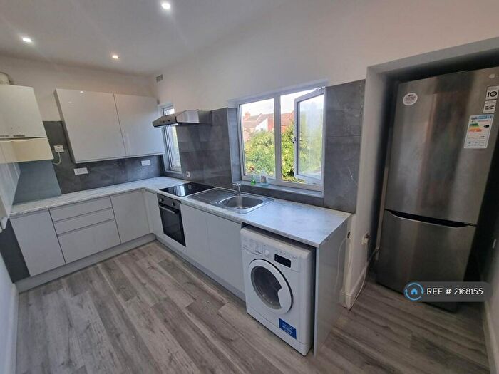 5 Bedroom Flat To Rent In Cricklewood, London, NW2