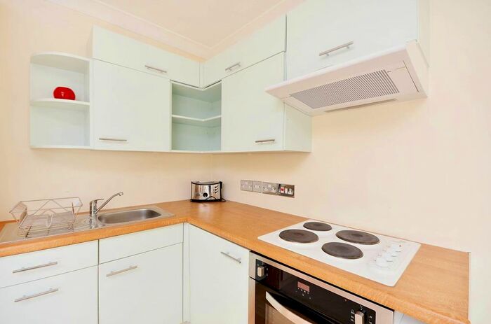 Studio To Rent In Cambridge Street, Pimlico, London, SW1V