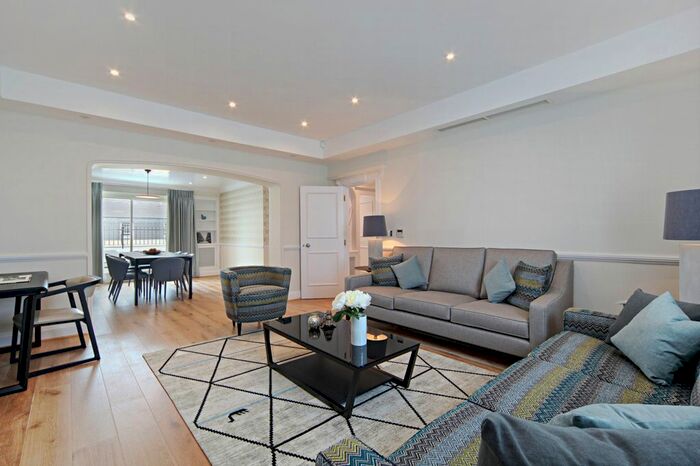 3 Bedroom Flat To Rent In Chesham Place, Belgravia, London, SW1X