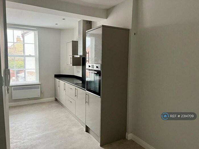 1 Bedroom Flat To Rent In Market Place, Howden, Goole, DN14