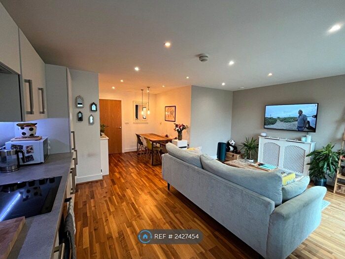 1 Bedroom Flat To Rent In Knightley Walk, London, SW18