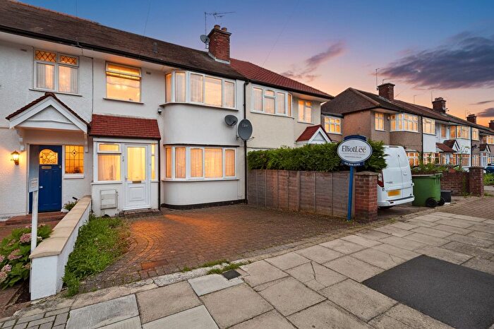2 Bedroom Maisonette For Sale In Leamington Crescent, Harrow, HA2