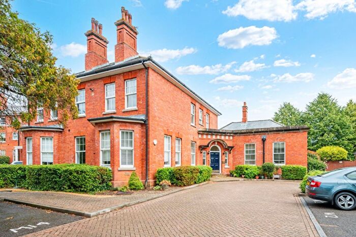 1 Bedroom Flat For Sale In Phoenix Close, Epsom, KT19