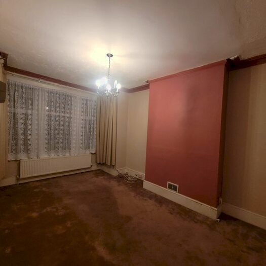 3 Bedroom Flat To Rent In Burdett Avenue, Westcliff-On-Sea, SS0