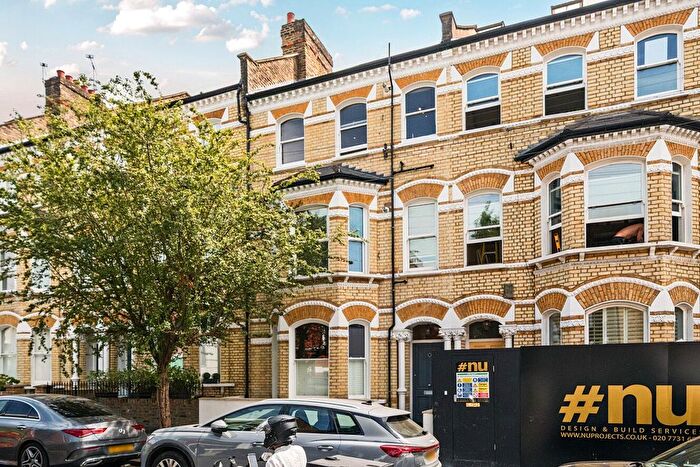 2 Bedroom Flat For Sale In Beauchamp Road, London, SW11