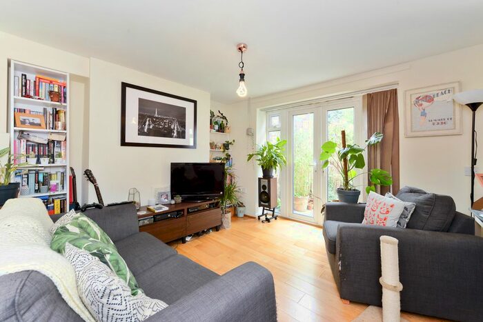 1 Bedroom Flat To Rent In Askew Road, London, W12