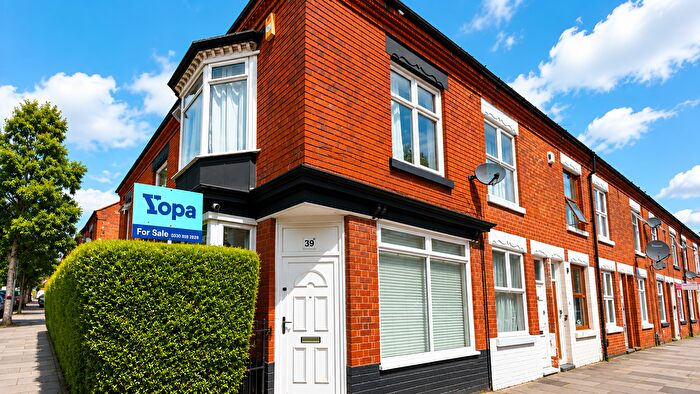 3 Bedroom Semi Detached House For Sale In Beaconsfield Road, Leicester, LE3