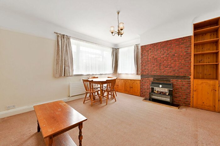 2 Bedroom Flat For Sale In Castlebar Park, Pitshanger Lane, London, W5