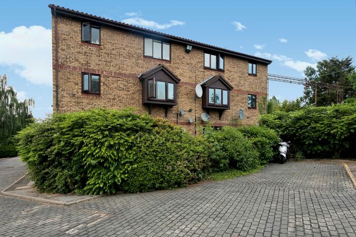 2 Bedroom Flat To Rent In Athlone Court, Stocksfield Road, London, E17