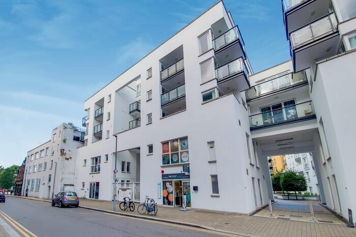 2 Bedroom Flat To Rent In Point Pleasant, London, SW18