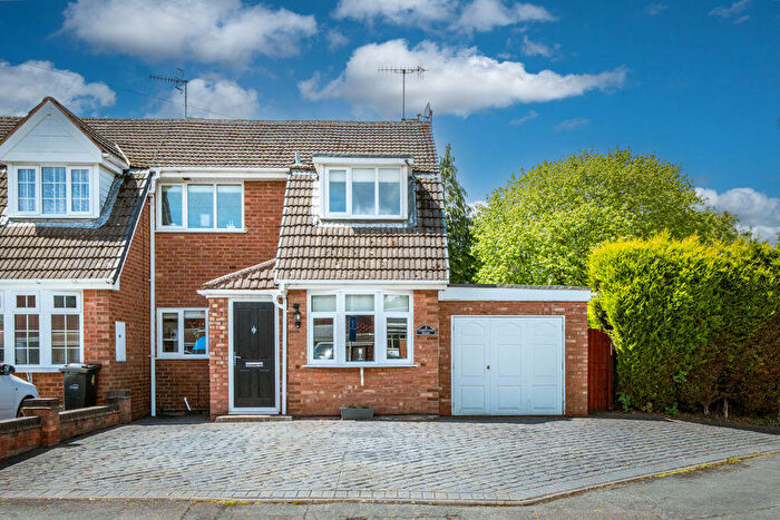 3 Bedroom End Of Terrace House For Sale In Courtland Road, Kingswinford, DY6