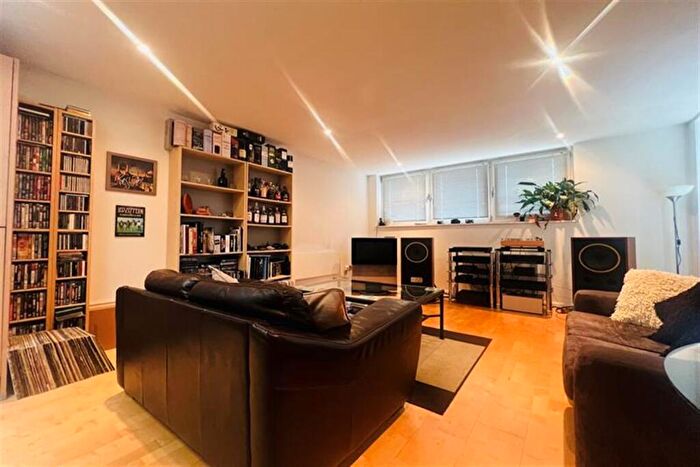2 Bedroom Apartment For Sale In One Fletcher Gate, Nottingham City Centre, NG1