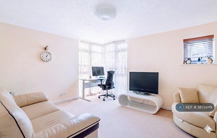 1 Bedroom Flat To Rent In Derwent Court, London, SE16