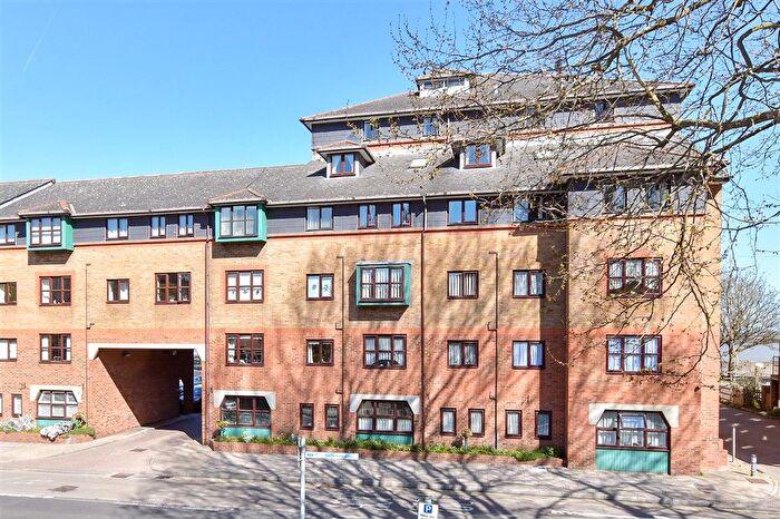 1 Bedroom Flat For Sale In West Street, Gravesend, Kent, DA11