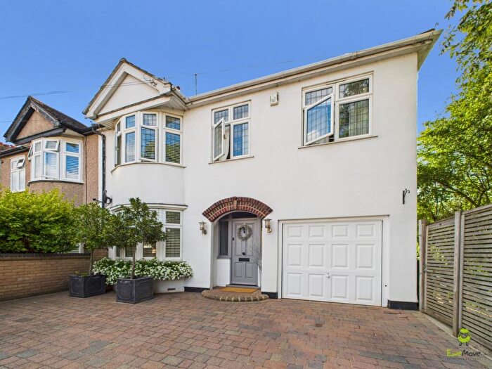 4 Bedroom Semi-Detached House For Sale In Hill View Drive, Welling, Kent, DA16