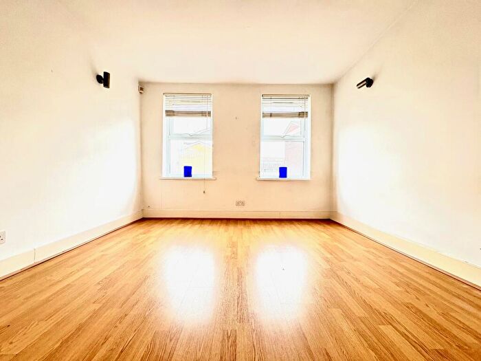 2 Bedroom House To Rent In Malmesbury Road, Bow, E3