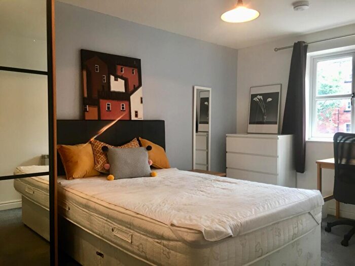2 Bedroom Flat To Rent In Kensington Terrace, Hyde Park, Leeds, LS6