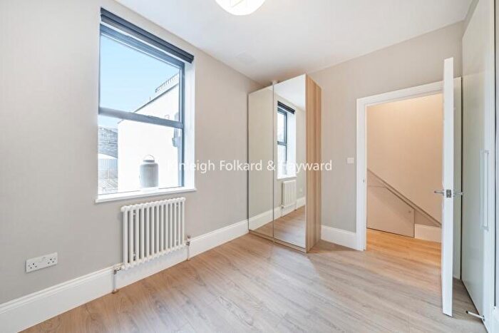 2 Bedroom Apartment To Rent In Flaxman Road London, SE5