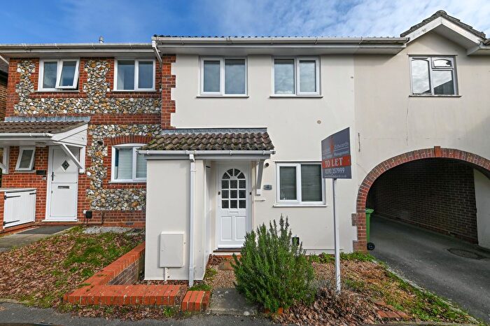 2 Bedroom Terraced House To Rent In Crossbill Close, Horndean, PO8