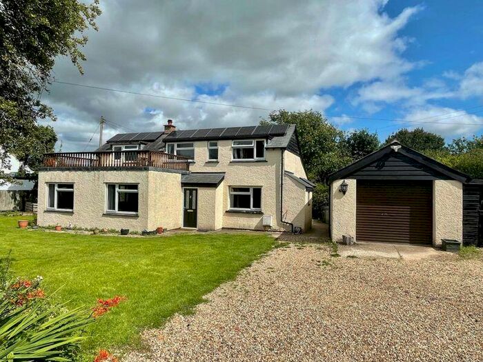 3 Bedroom Detached House For Sale In Kingstone, HR2