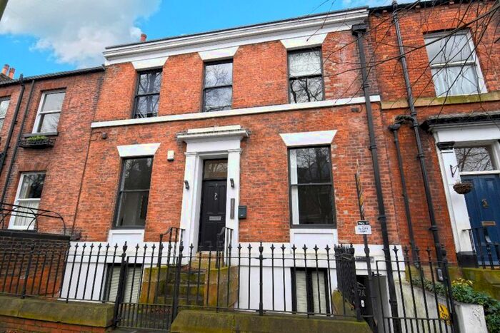 4 Bedroom Property To Rent In Wentworth Terrace, Wakefield, WF1