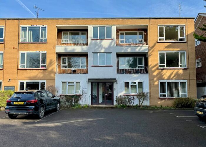 2 Bedroom Apartment To Rent In Ray Park Avenue Maidenhead Berkshire, SL6