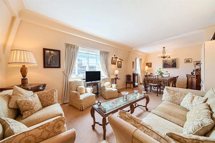 3 Bedroom Flat For Sale In Frognal Lane, Hampstead, NW3