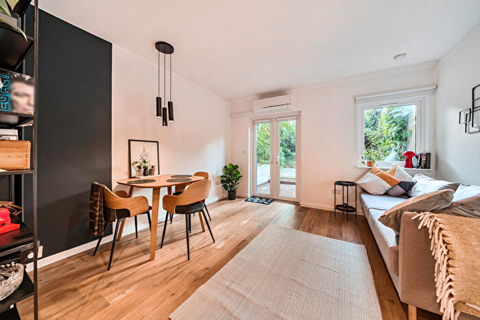 1 Bedroom Apartment For Sale In Springbank Road, London, SE13