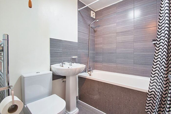 1 Bedroom Flat To Rent In Huxley Close, Northolt, UB5