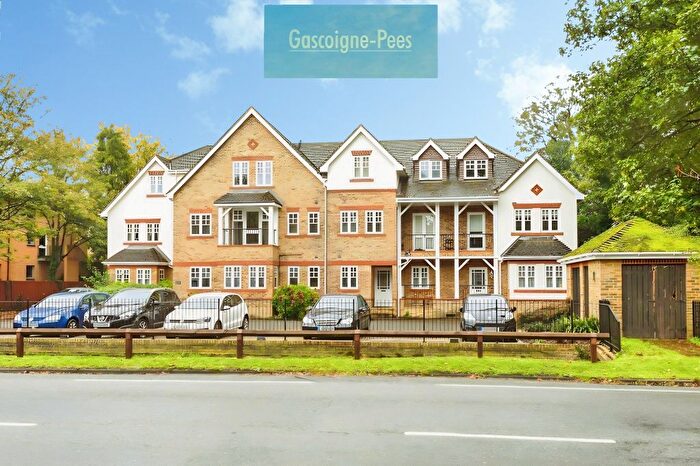 2 Bedroom Flat To Rent In Haven Court, Esher, KT10