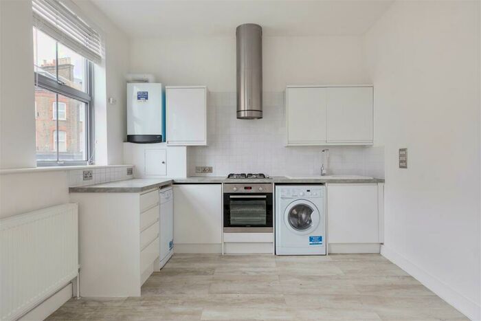 1 Bedroom Flat To Rent In Queens Road, Buckhurst Hill, IG9