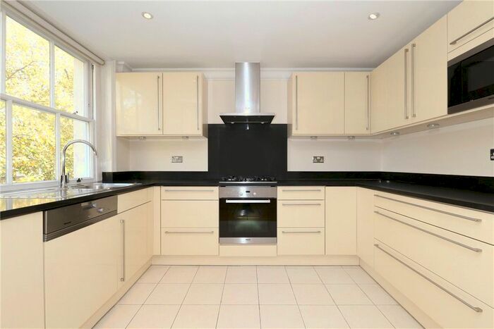 2 Bedroom Flat To Rent In Montagu Square, Marylebone, London, W1H