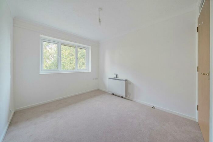 1 Bedroom Apartment For Sale In Wordsworth Drive, Cheam, Sutton, SM3