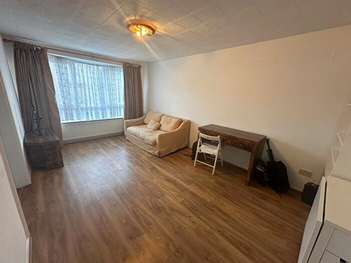 1 Bedroom Flat To Rent In The Sandlings, London, N22