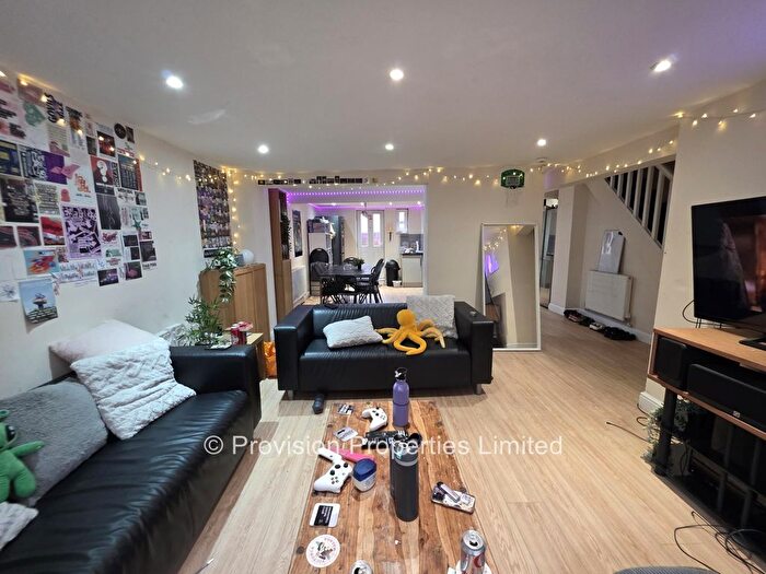 8 Bedroom Terraced House To Rent In Brudenell Avenue, Hyde Park, Leeds, LS6