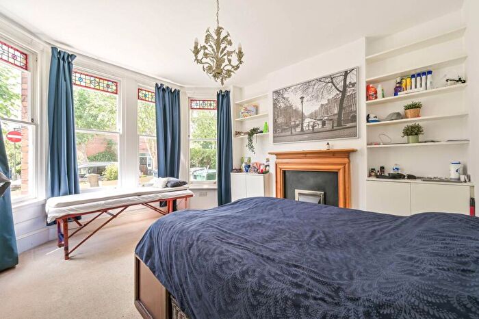 7 Bedroom Semi-Detached House For Sale In Elm Grove, Cricklewood, London, NW2